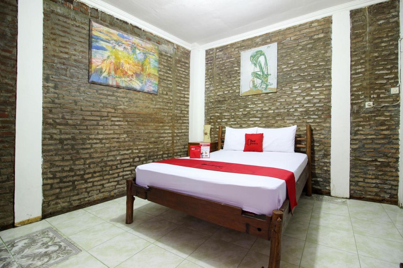 Reddoorz Near Rumah Sakit Wirosaban Salakan Exteriér fotografie
