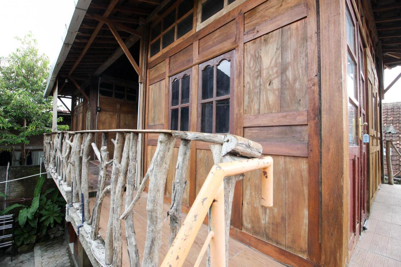 Reddoorz Near Rumah Sakit Wirosaban Salakan Exteriér fotografie